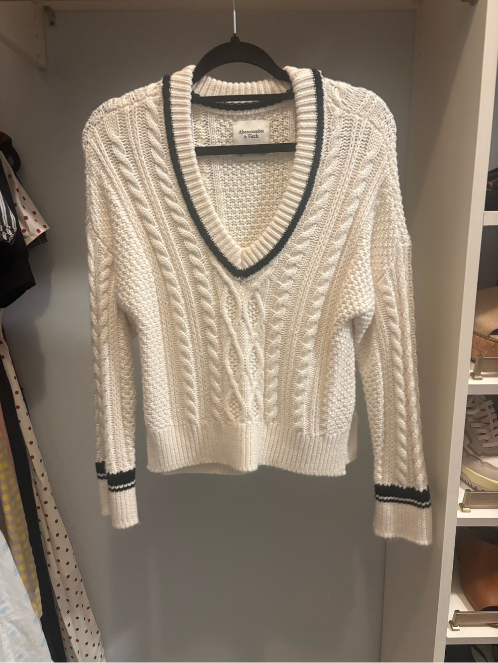 Abercrombie & Fitch Cream V-Neck Cable Knit Sweater